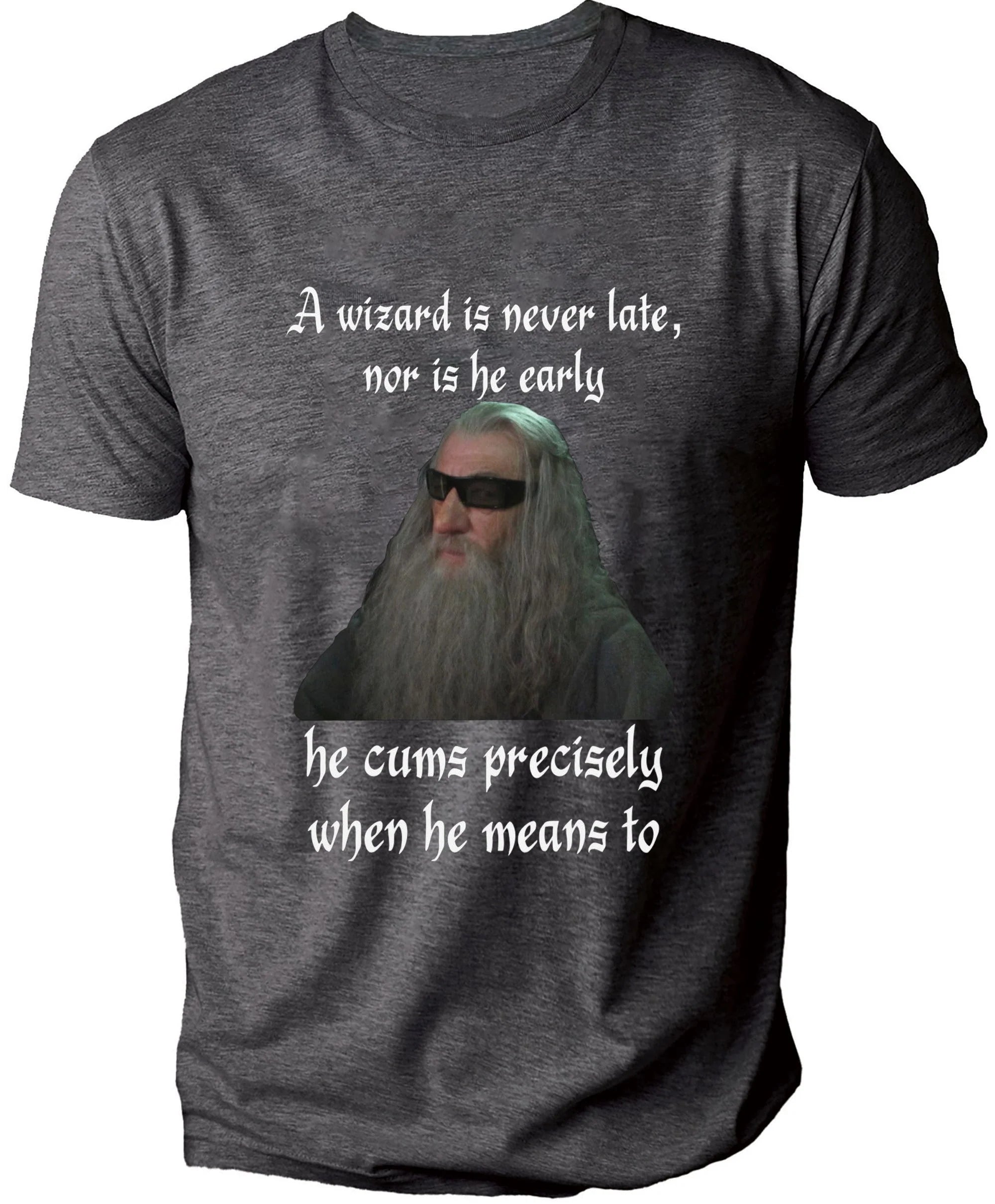 A wizard is never late Men's T-shirt